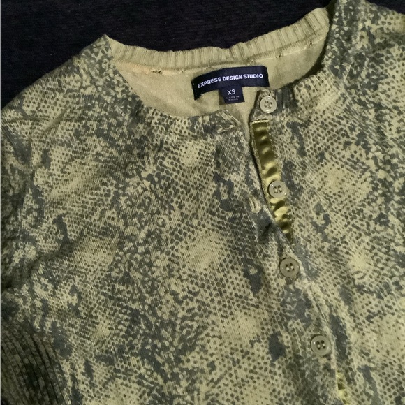 Express cardigan with lovely detail - Picture 2 of 2